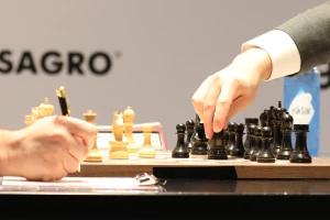 Rus pobedio Ukrajinca, Dvorkovič i dalje na čelu Svetske šahovske federacije